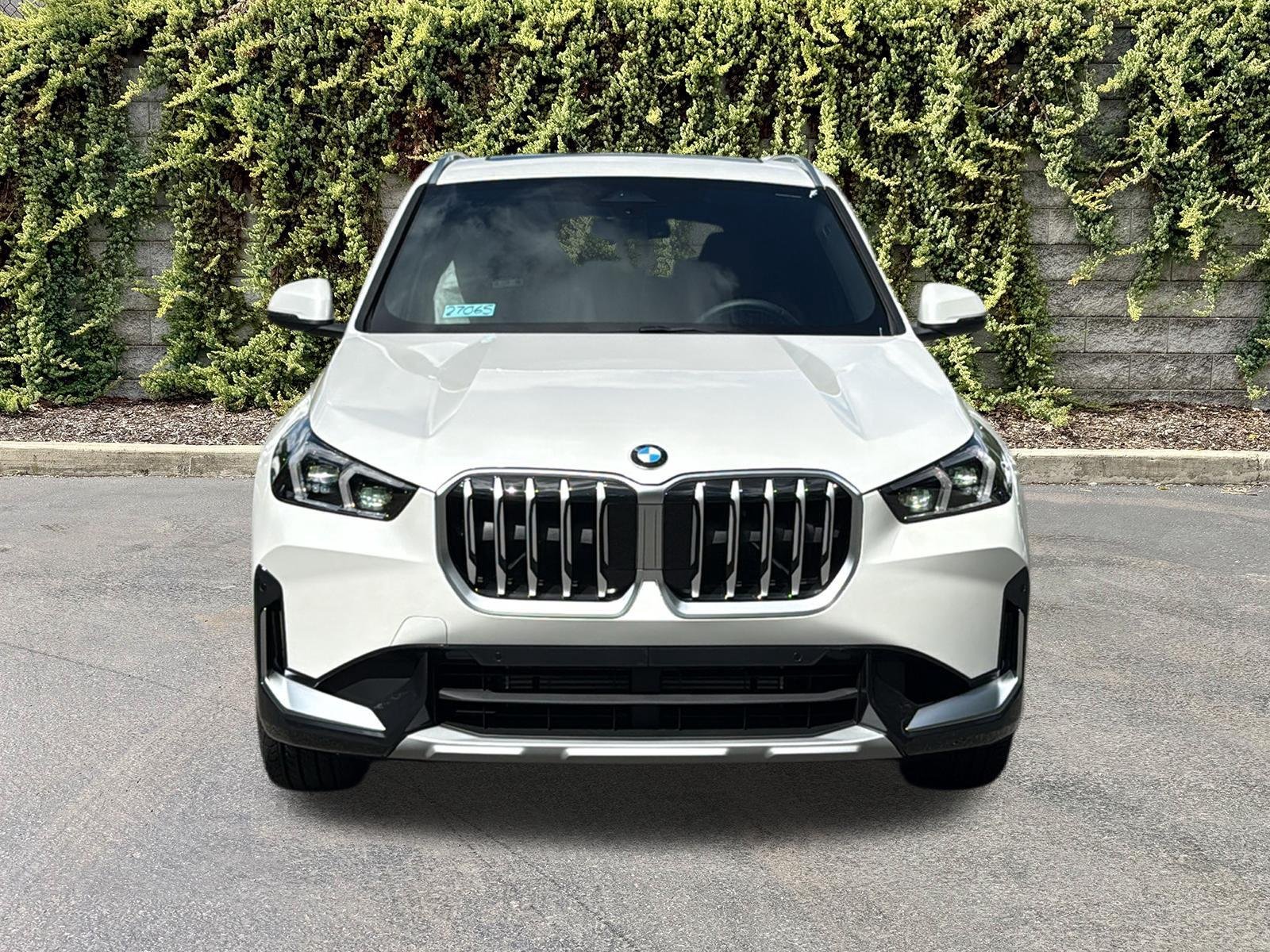 New 2027 0A96 Mineral White Metallic BMW xDrive28i image 2