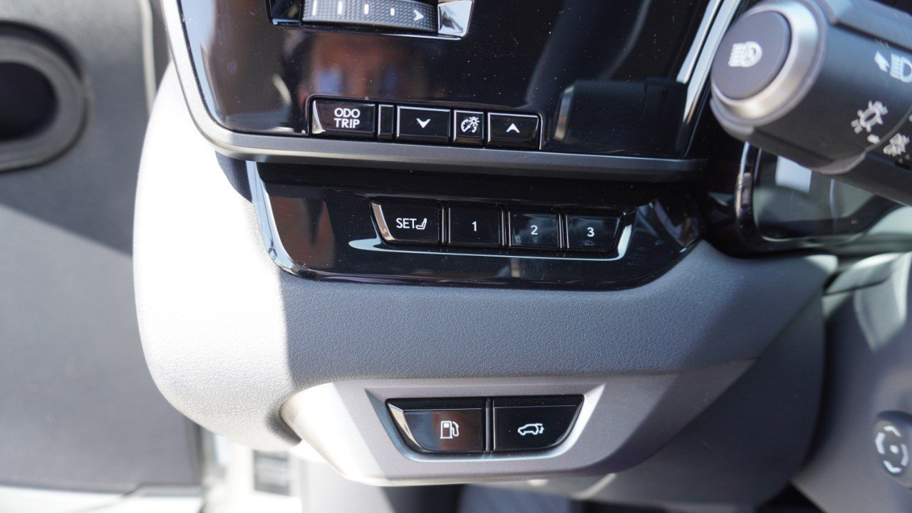 Used 2025 White Lexus RX 350 Premium image 21
