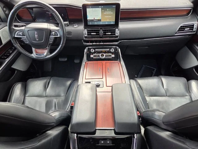 Used 2021 White Lincoln Reserve image 12