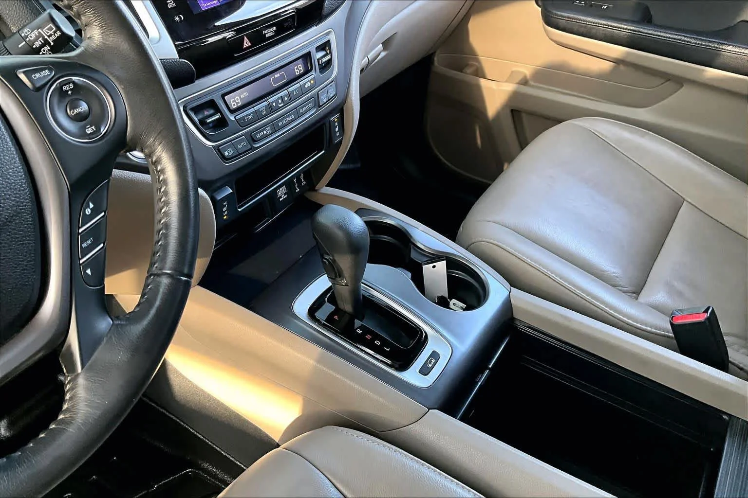 Used 2017 White Diamond Pearl Honda EX-L image 17