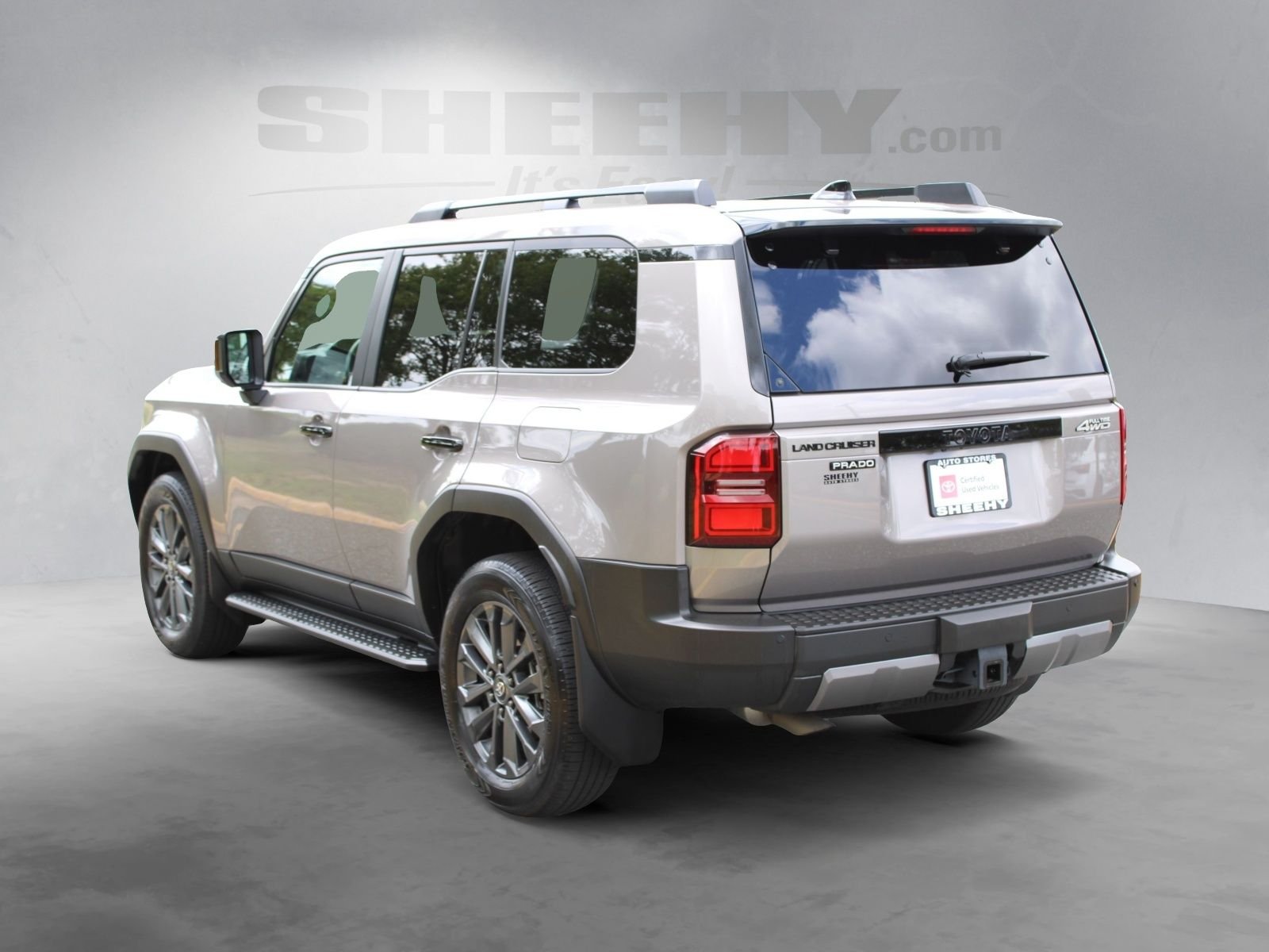 Used 2025  Toyota Base image 15