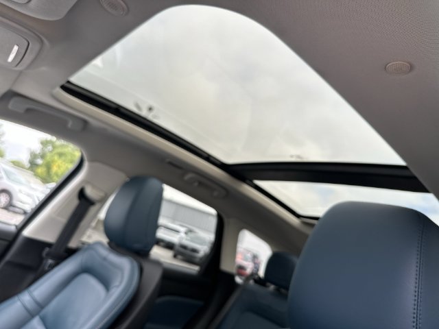 Used 2021 Blue Lincoln Reserve image 18