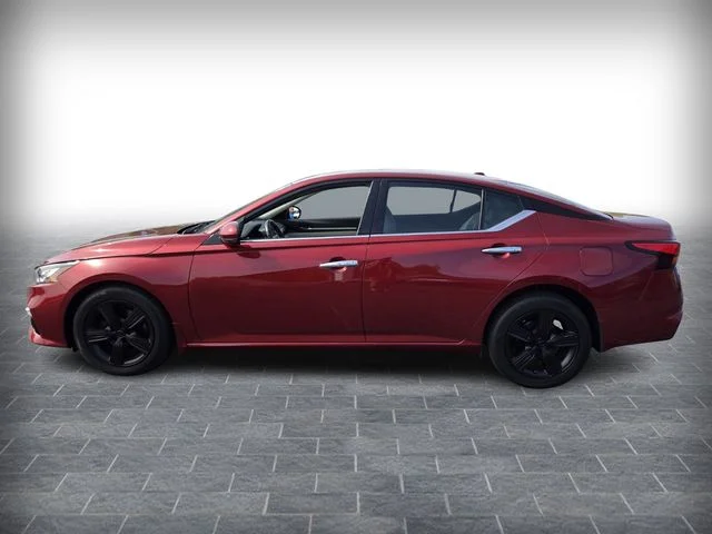 Used 2022 Red Nissan 2.5 SL image 4