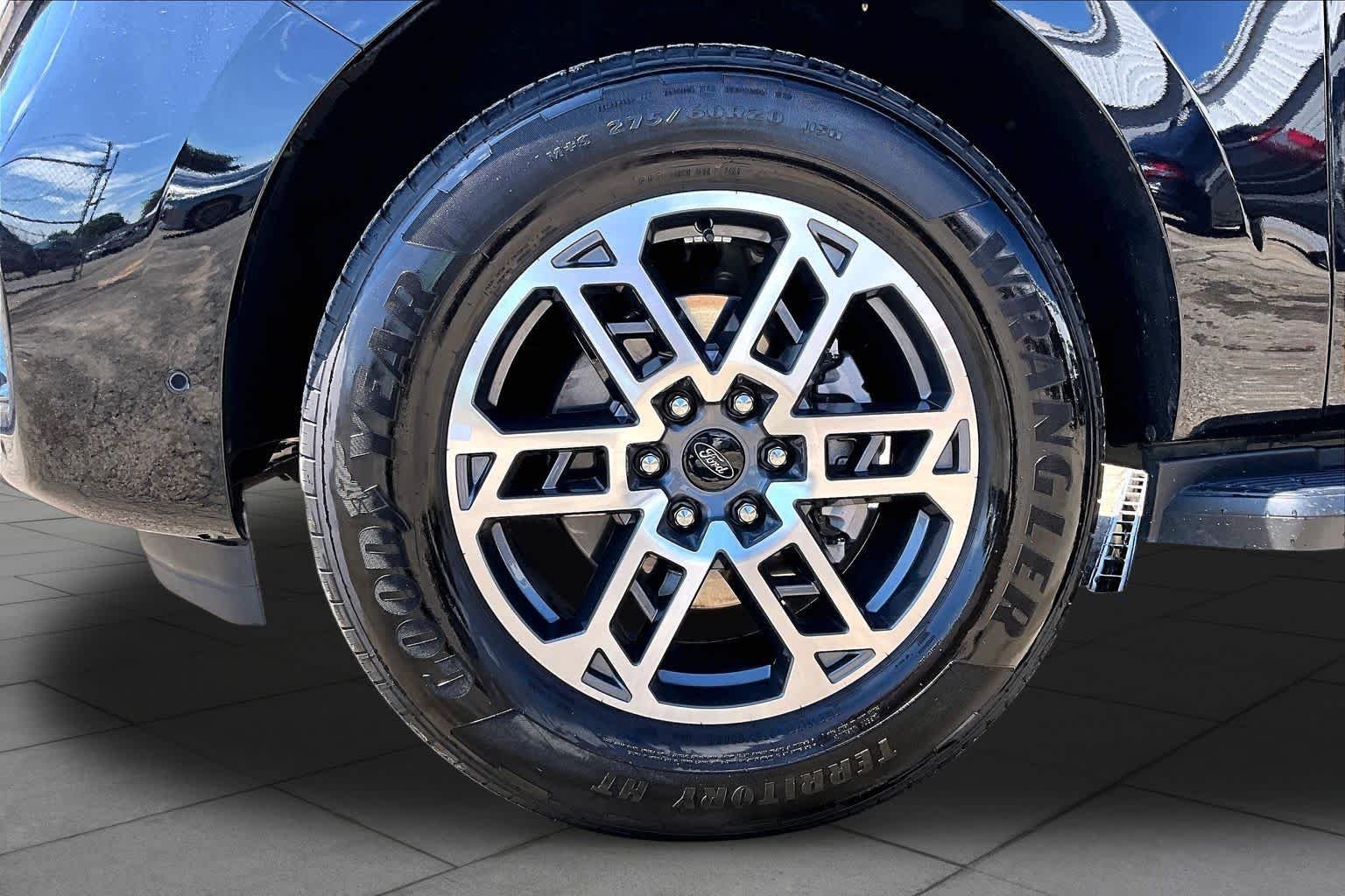 Certified Used 2025 Agate Black Metallic Ford Active image 13