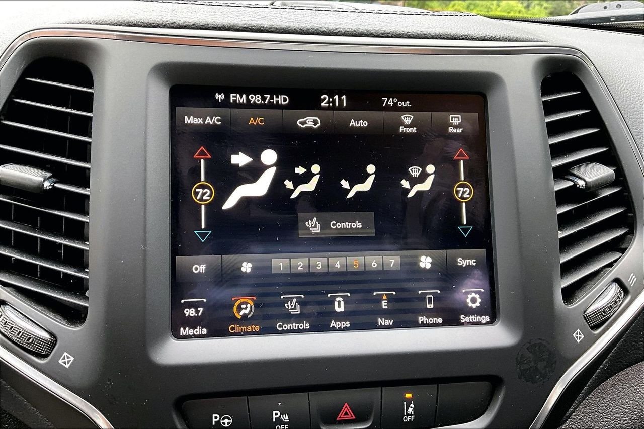 2023 Jeep Cherokee Altitude Lux - Photo 24