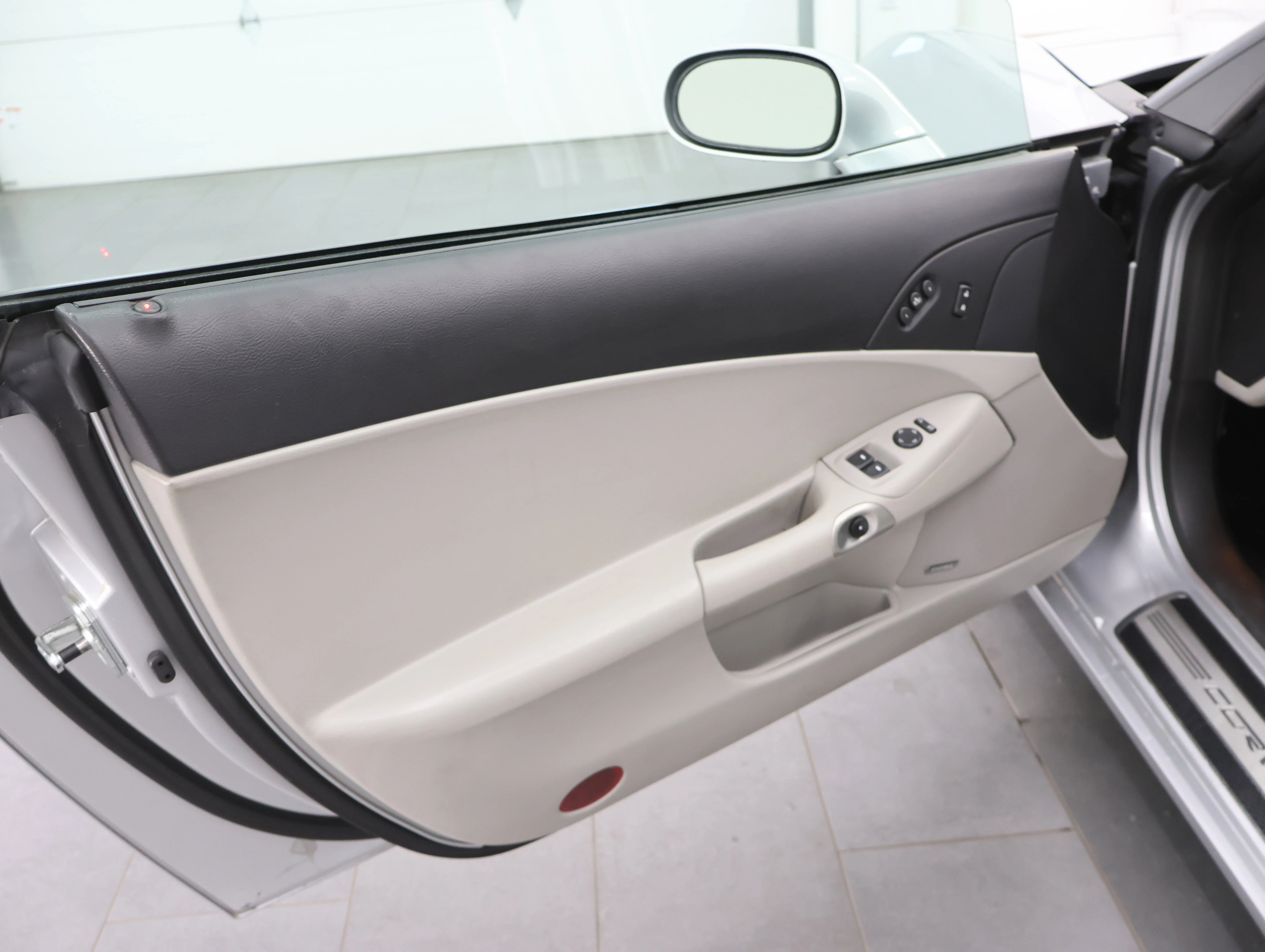 Used 2009 Blade Silver Metallic Chevrolet Base image 29