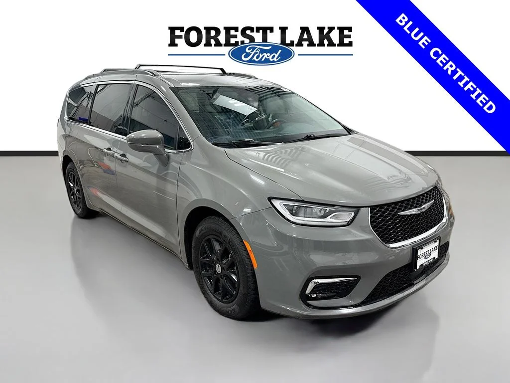 2022 Chrysler Pacifica Touring L's photo