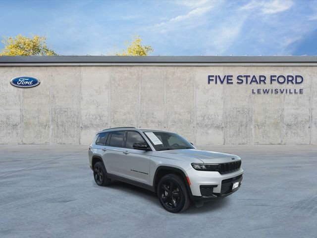 Used 2023 Silver Jeep Altitude image 2