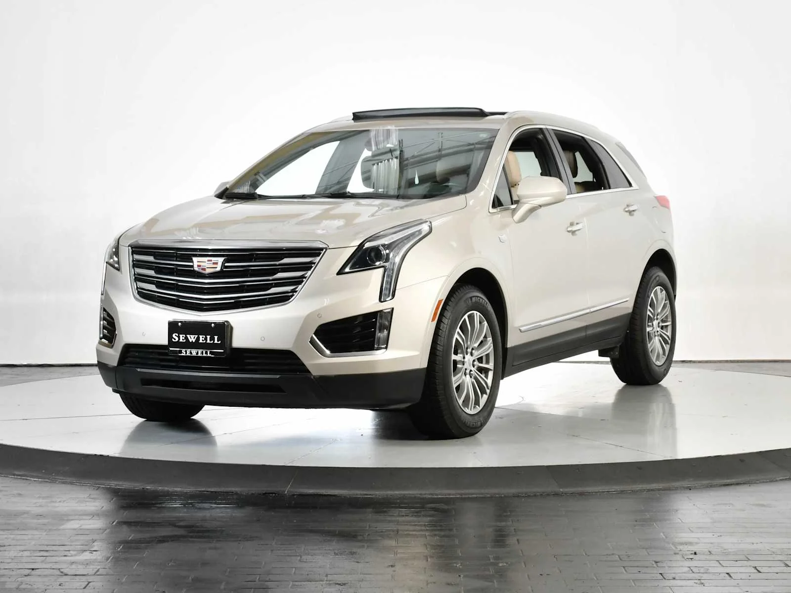 2017 Cadillac XT5 FWD Luxury's photo