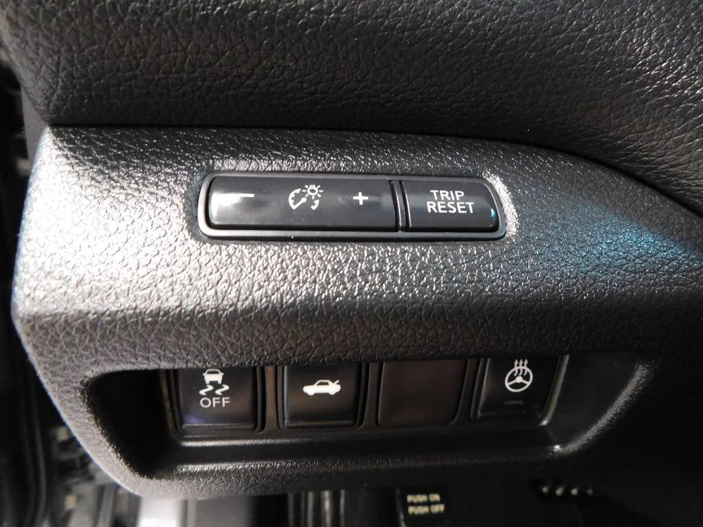 Used 2015 Gun Metallic Nissan 2.5 SL image 17