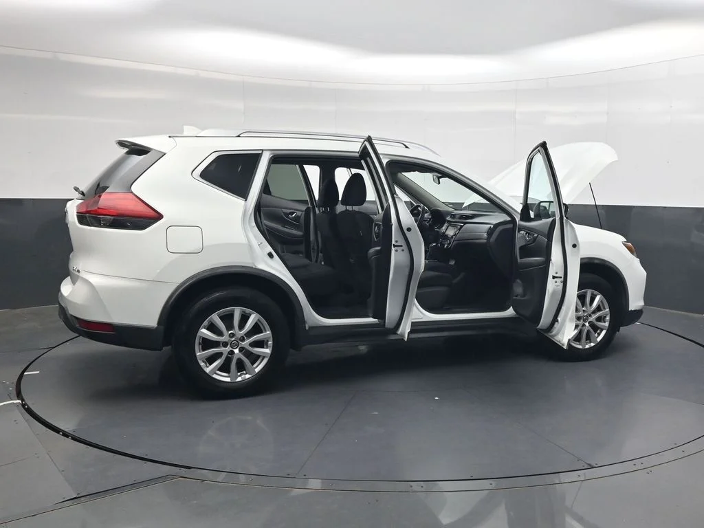 Used 2018 Glacier White Nissan SV image 34