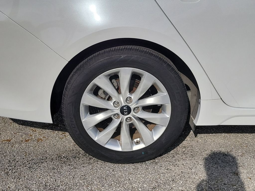 2017 Kia Optima LX - Photo 36