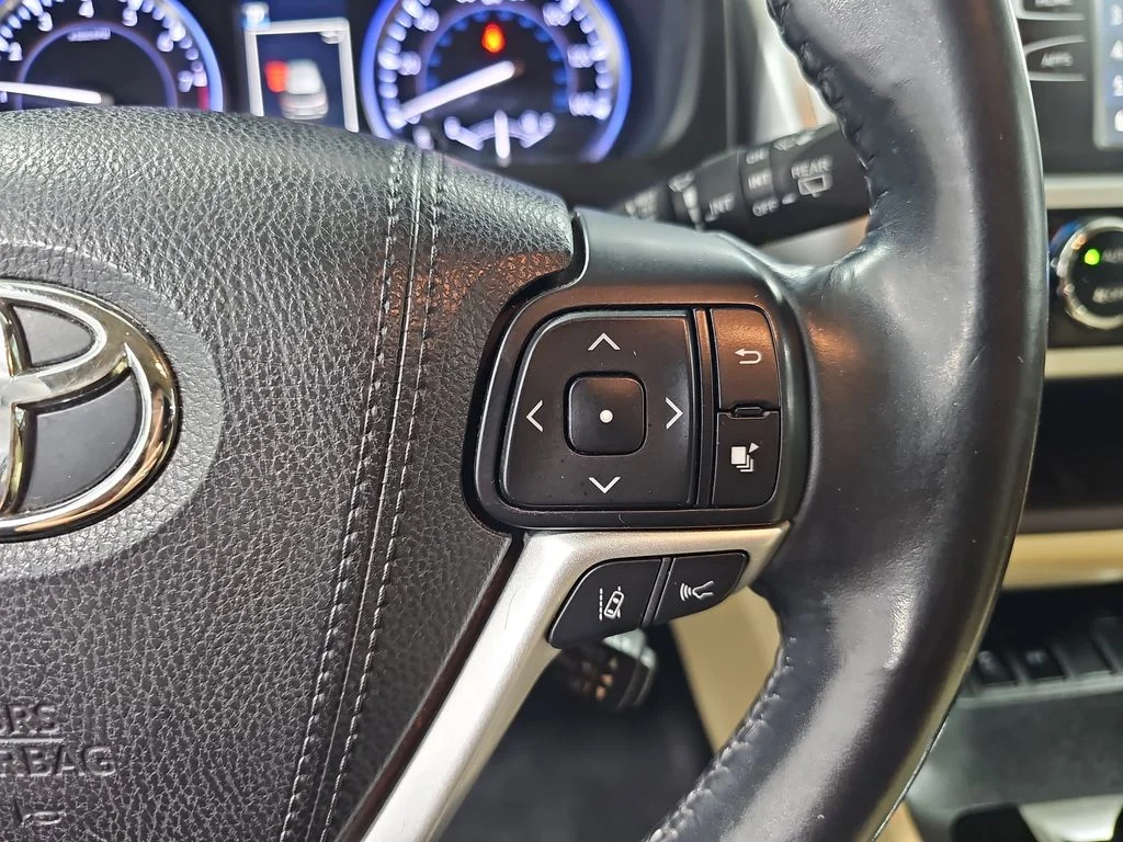Used 2017 Black Toyota XLE image 20