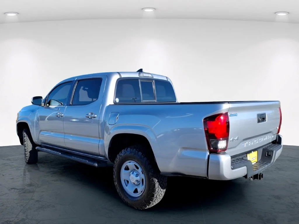Used 2019 Silver Toyota SR image 13