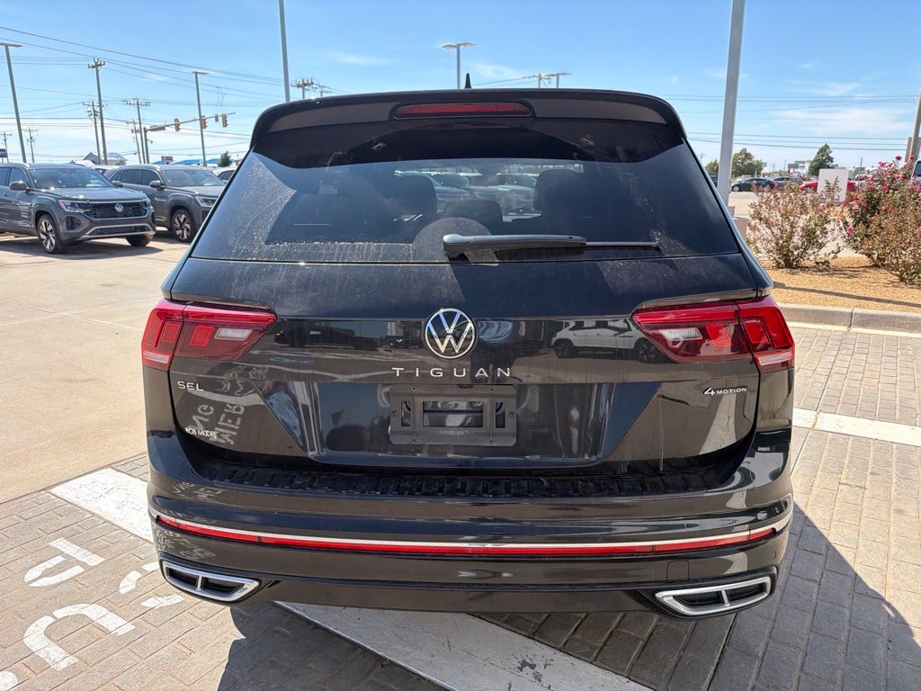 Used 2024 Deep Black Volkswagen 2.0T SEL R-Line image 6
