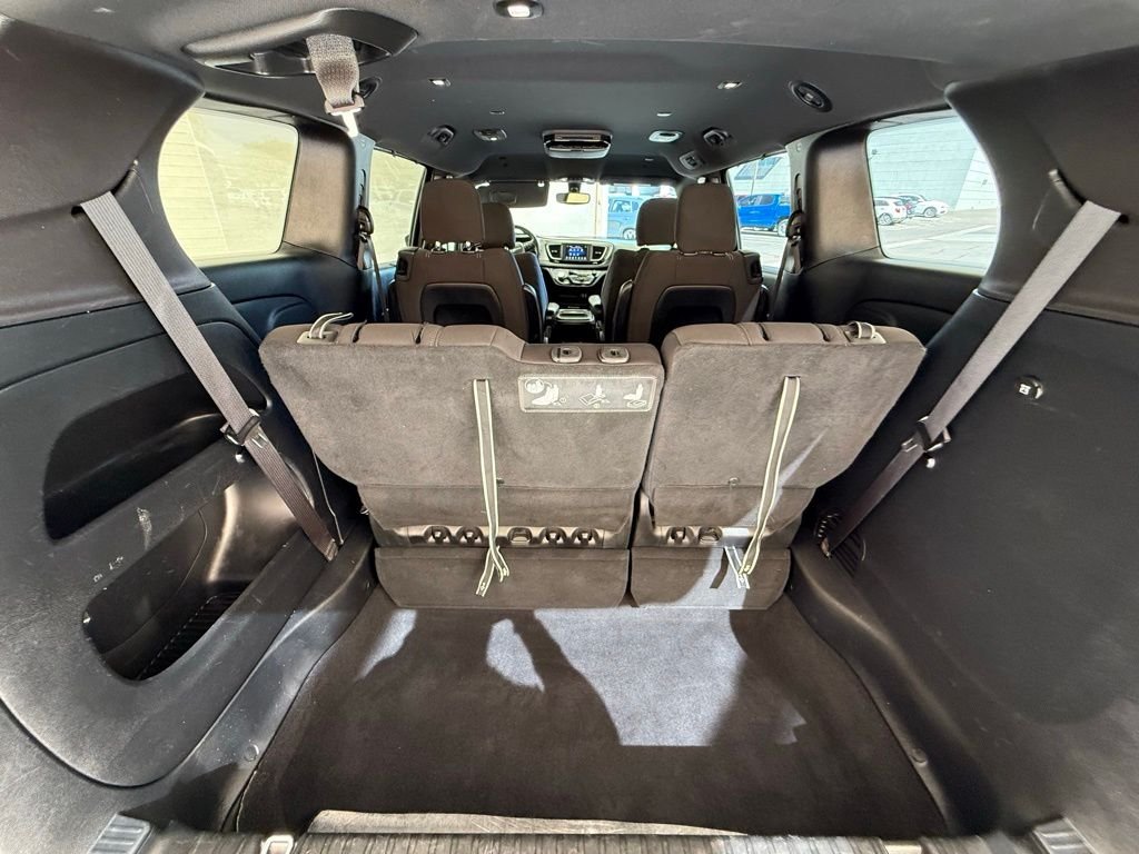 Used 2020 Brilliant Black Crystal Pearlcoat Chrysler Touring image 17