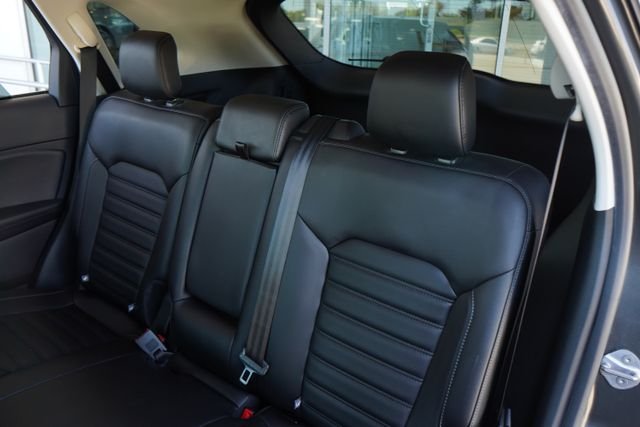 Used 2019 Gray Ford SEL image 27
