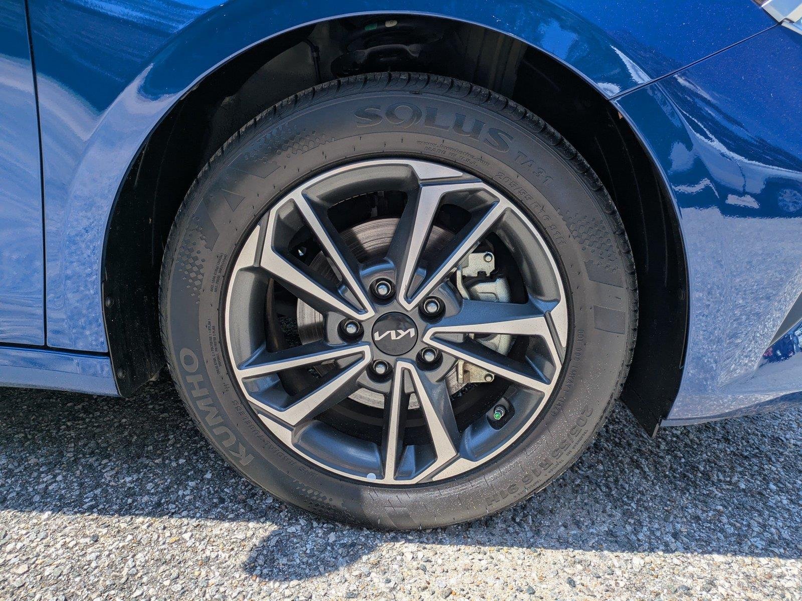 Used 2024 Deep Sea Blue Kia LXS image 11