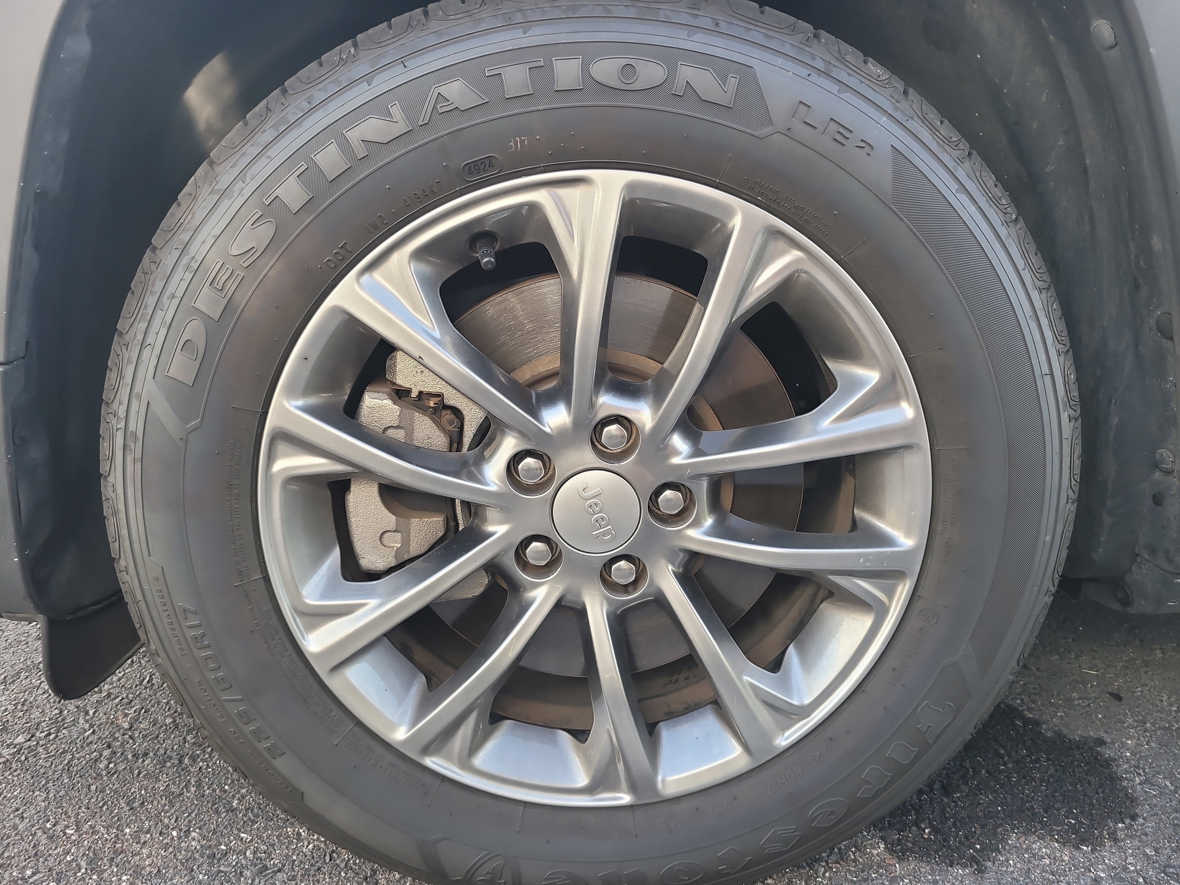 Used 2021 Sting-Gray Clearcoat Jeep Latitude Plus image 8