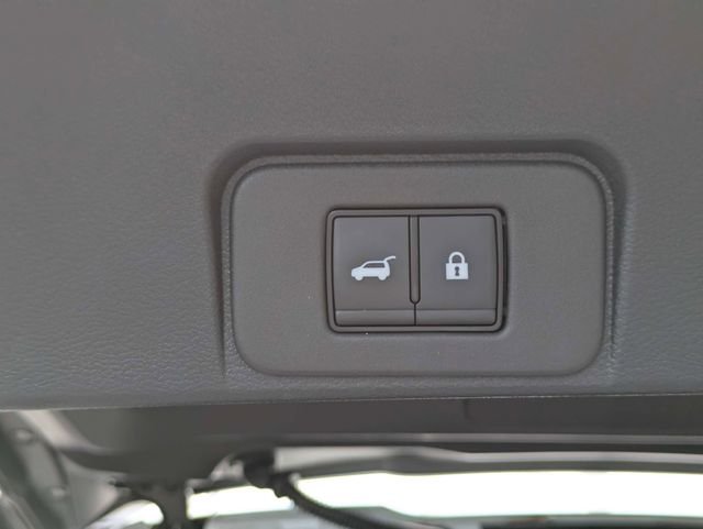 Used 2026 White Nissan Platinum image 11