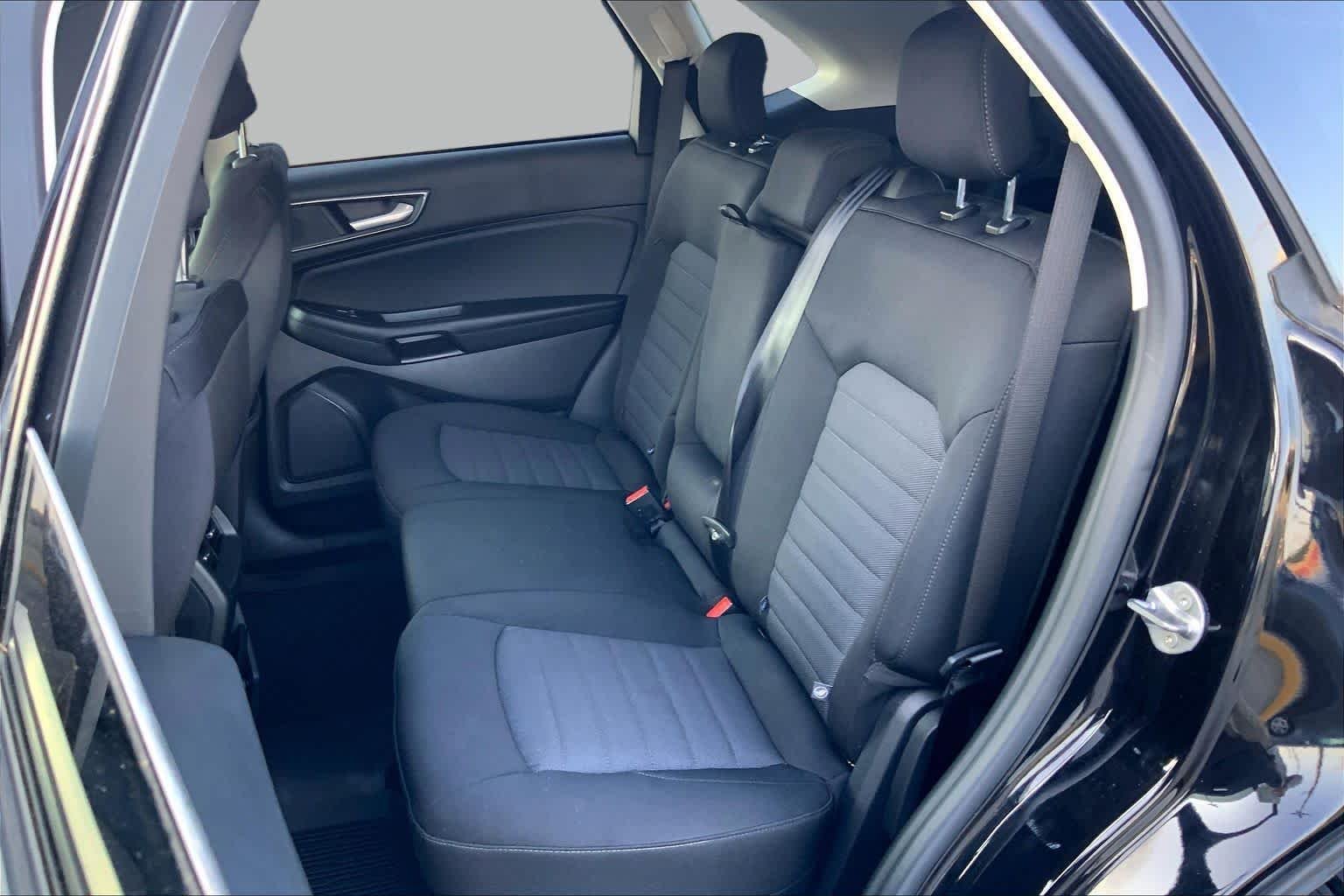 Used 2024 Agate Black Metallic Ford SE image 19