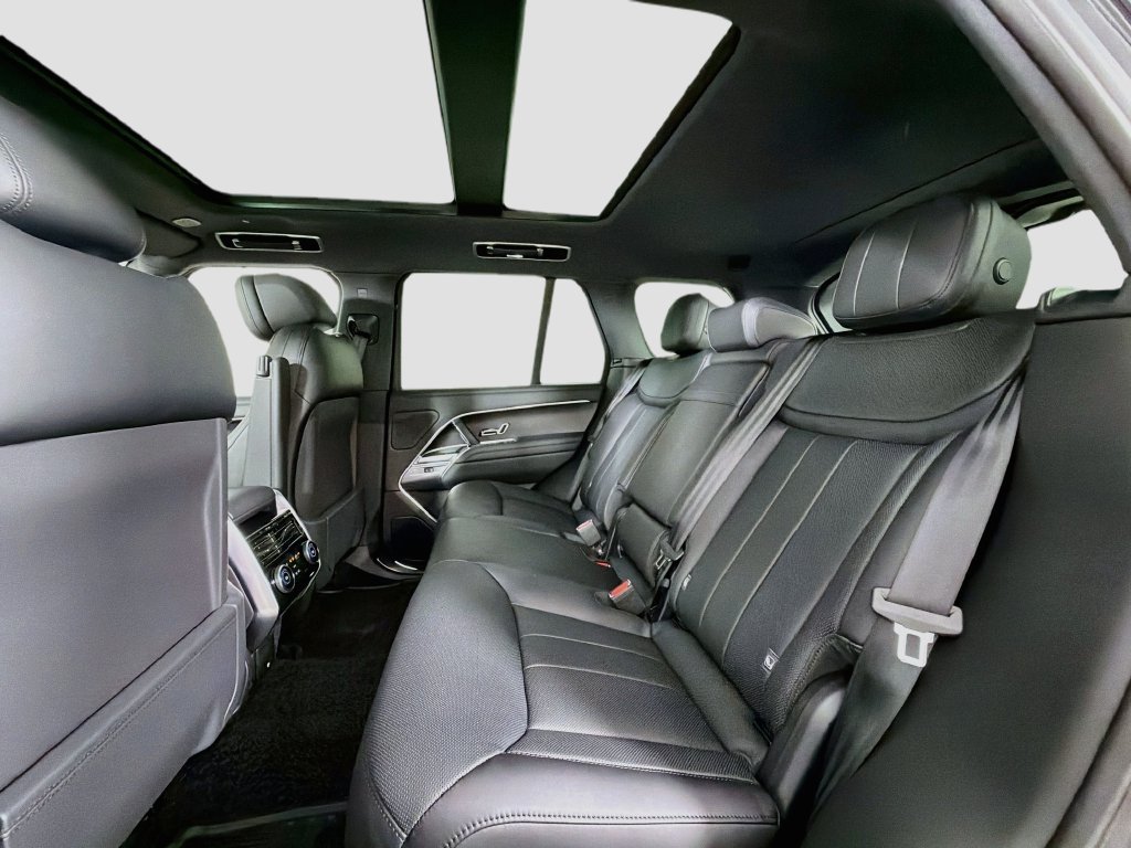 New 2027 Santorini Black Land Rover SE image 26