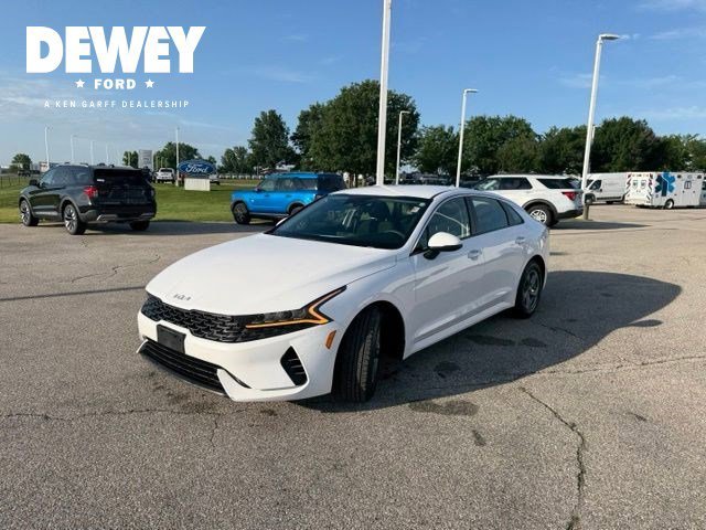 Used 2022 Glacial White Pearl Kia LXS image 4