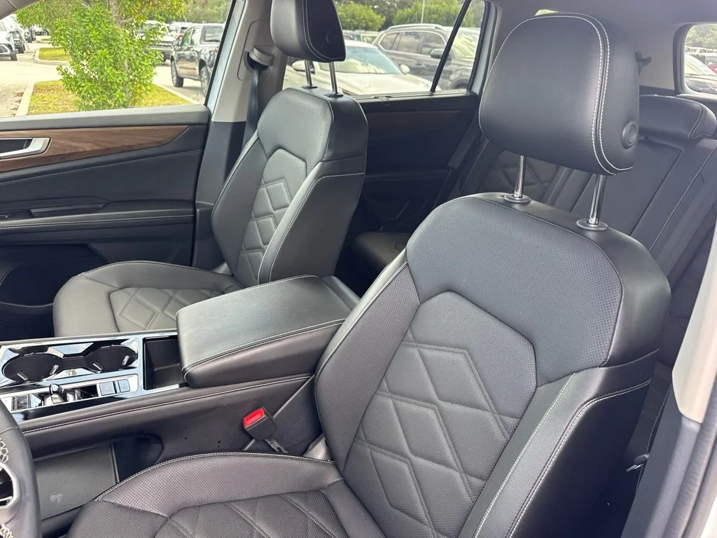 Used 2024 White Volkswagen 2.0T SE w/Technology image 10