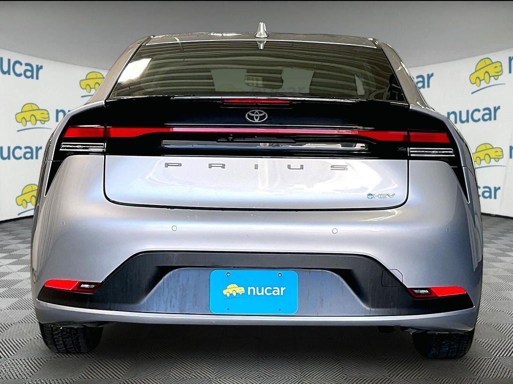 Used 2025  Toyota LE image 5