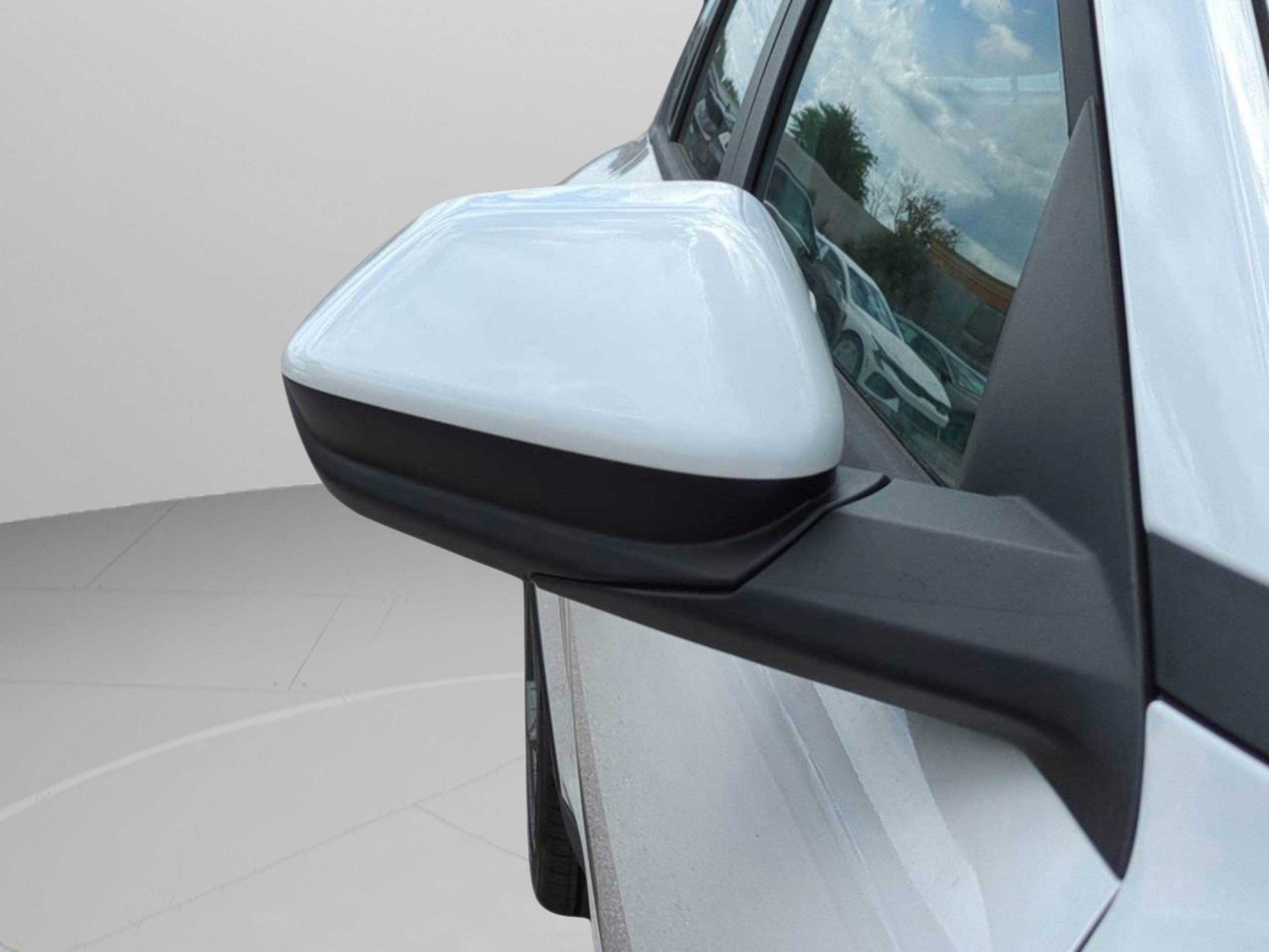 New 2026 Snow White Pearl Kia EX image 13