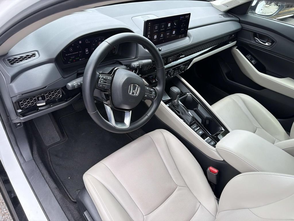Used 2024  Honda Touring image 18