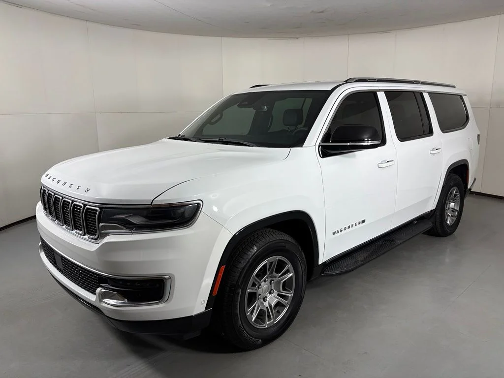 Used 2023 White Jeep Base image 4
