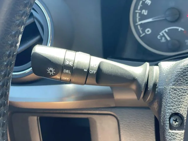 Used 2018 White Toyota SR5 image 22