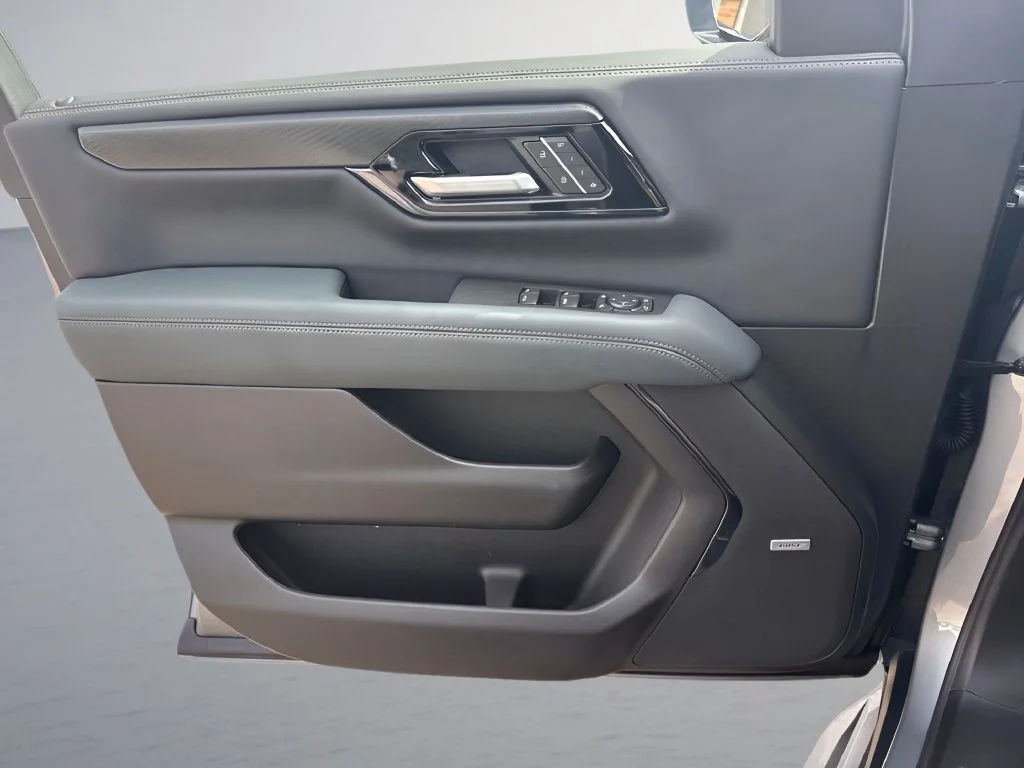 New 2026 Sterling Metallic GMC AT4 image 31