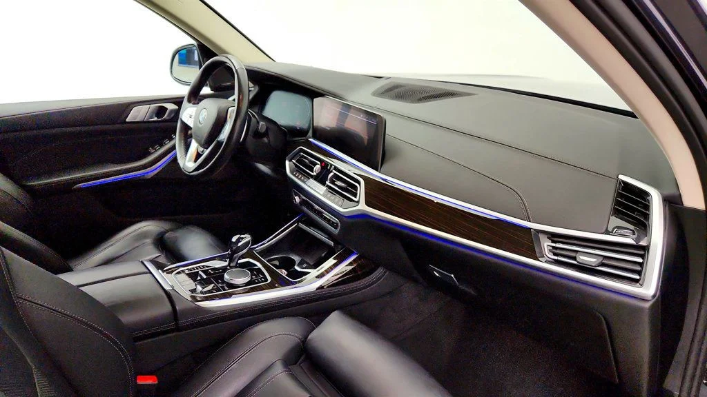 Used 2021 Arctic Grey Metallic BMW xDrive40i SAV w/ Premium, Parking Assistance & Cold Weather Pkgs image 26