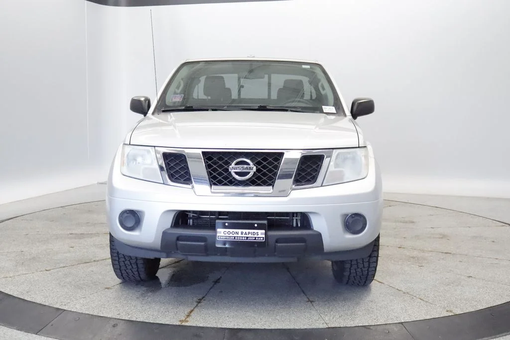 Used 2013 Silver Nissan SV image 10