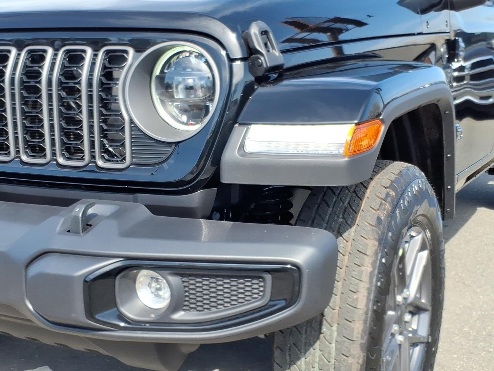 New 2026 Black Clear-Coat Exterior Paint Jeep  image 15