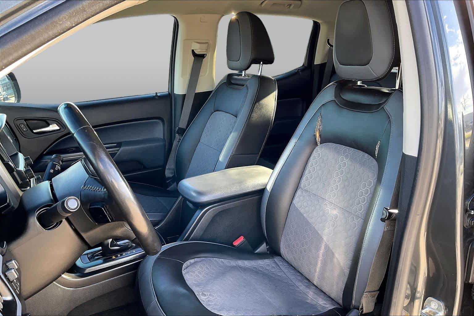 Used 2016 CYBER GRAY METALLIC Chevrolet 4WD Z71 image 8