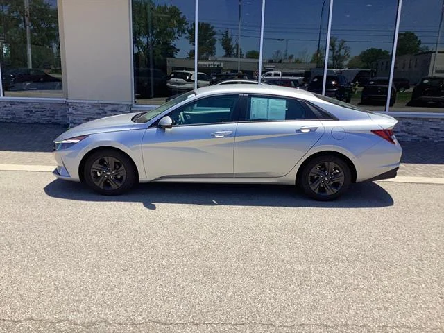 Certified Used 2023 Shimmering Silver Pearl Hyundai SEL image 7