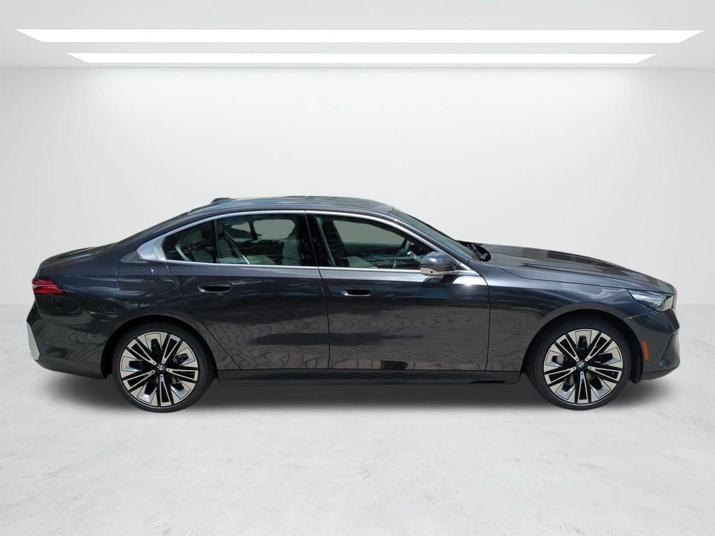 New 2027 Dark Graphite Metallic BMW 530i xDrive image 3