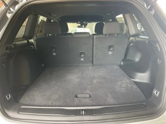 Used 2025 Silver Jeep Laredo image 28
