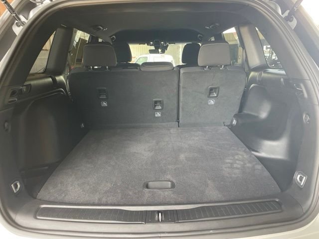 Used 2025 Silver Jeep Laredo image 28