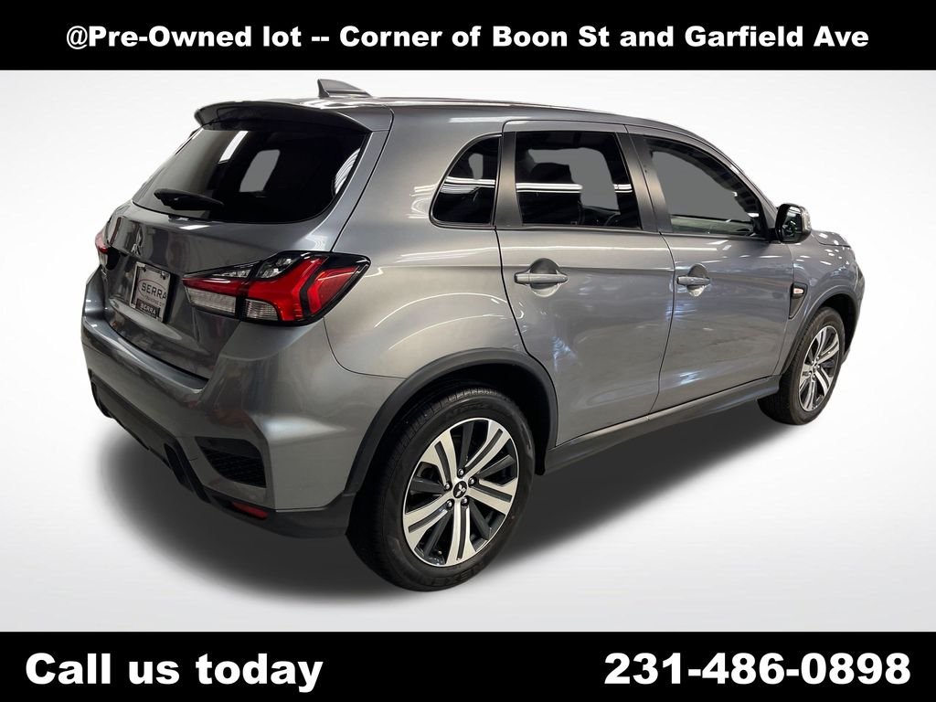 Used 2024  Mitsubishi  image 8