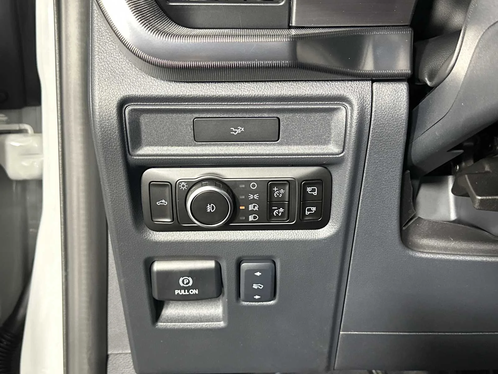 New 2026 Avalanche Gray Ford LARIAT image 29