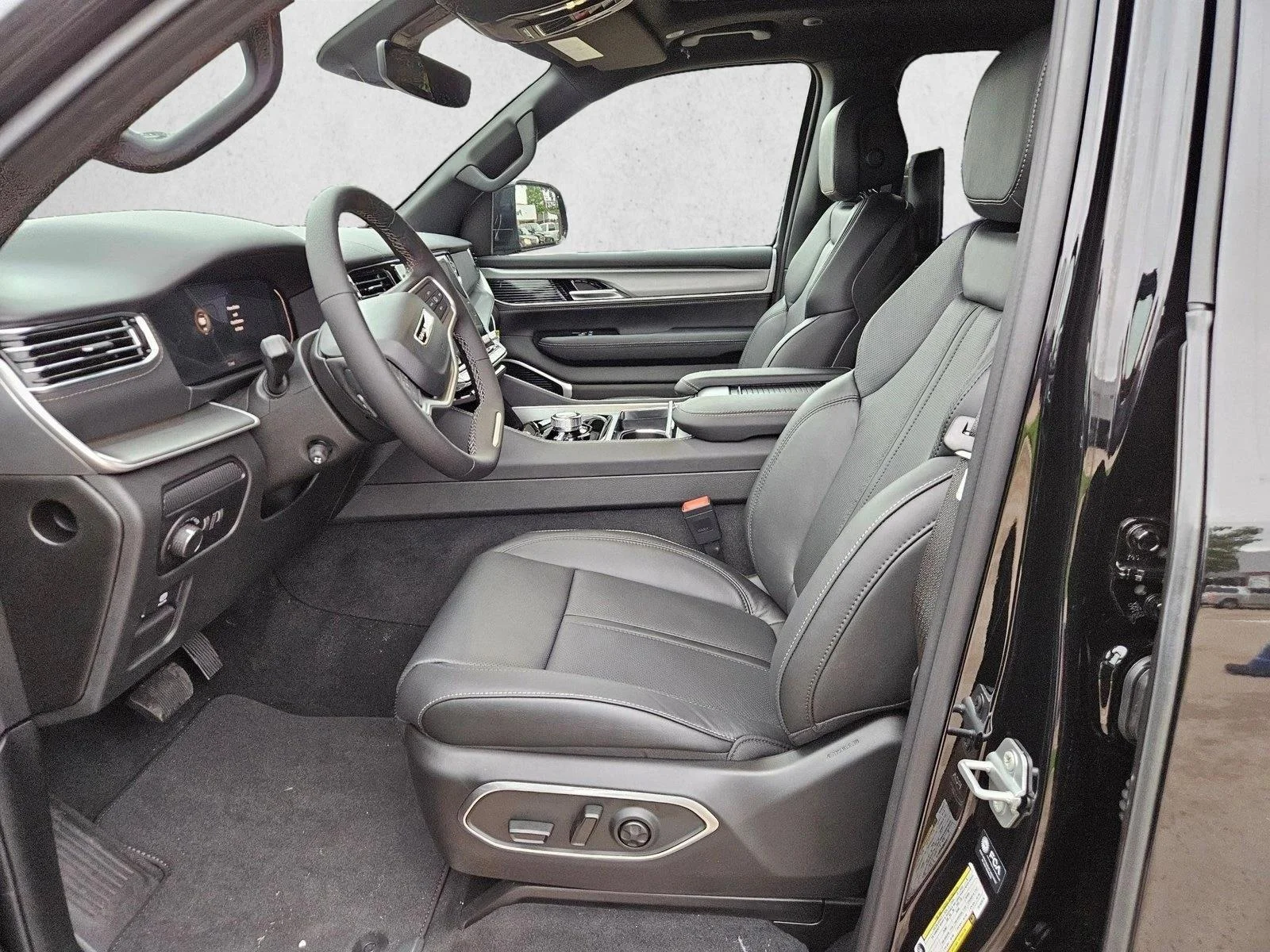 New 2026 High Gloss Black Jeep Limited Reserve image 4