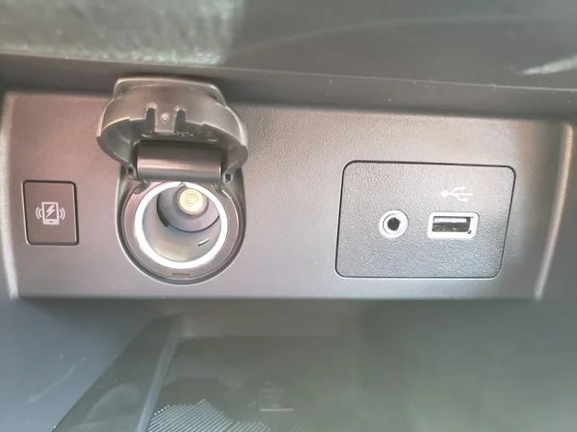 2025 Nissan Versa Sedan SV - Photo 19