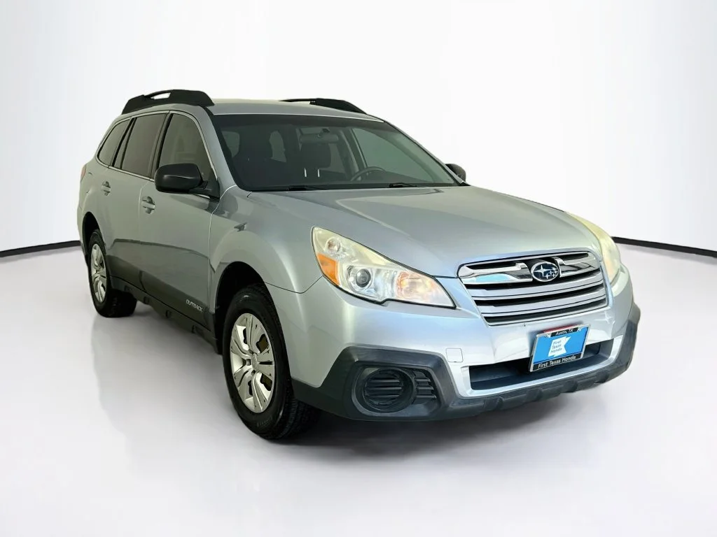 Used 2013 Silver Subaru 2.5i image 1