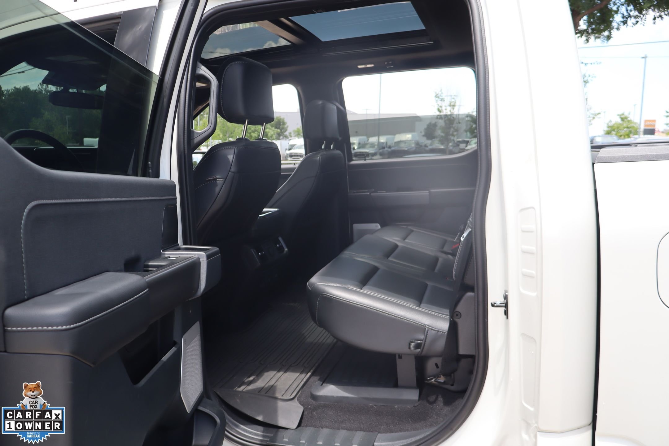 Used 2025 White Ford Lariat image 27