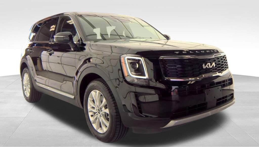 Used 2022 Black Kia LX image 3