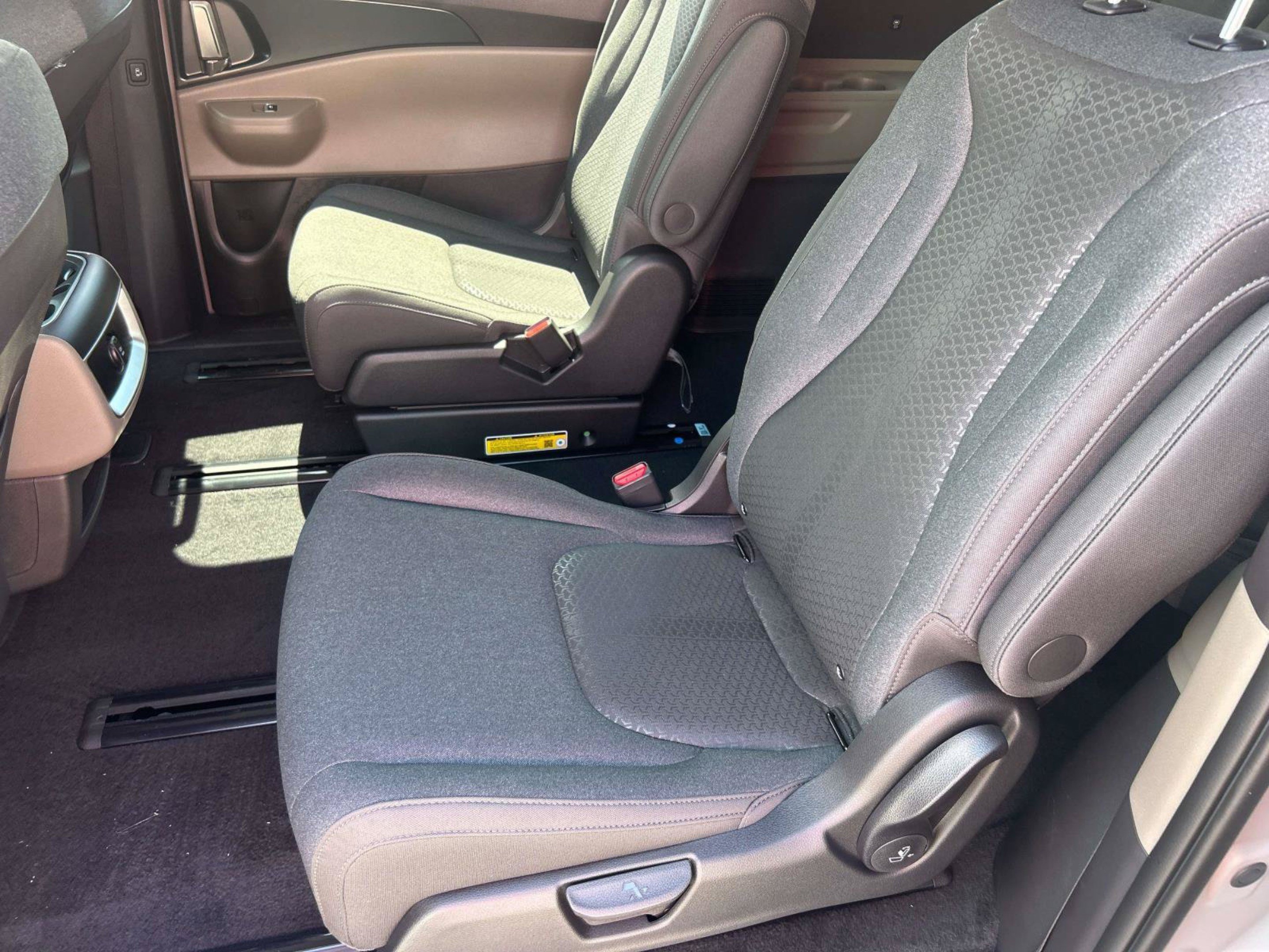 New 2027 Ceramic Silver Kia LX image 16